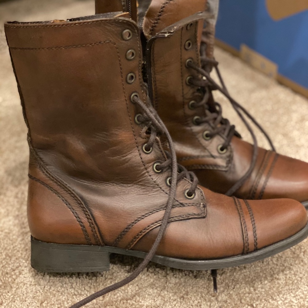 Steve Madden lace up boots